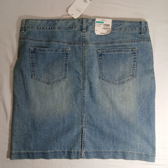 NEW Style & Co Blue Denim Embroidered Straight Skirt Women's Size 16 - Picture 2 of 10